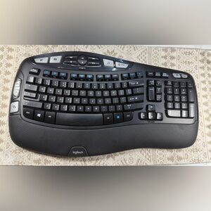 Logitech K350 Black Wave Wireless Keyboard Ergonomic Tested Working. No Dongle.